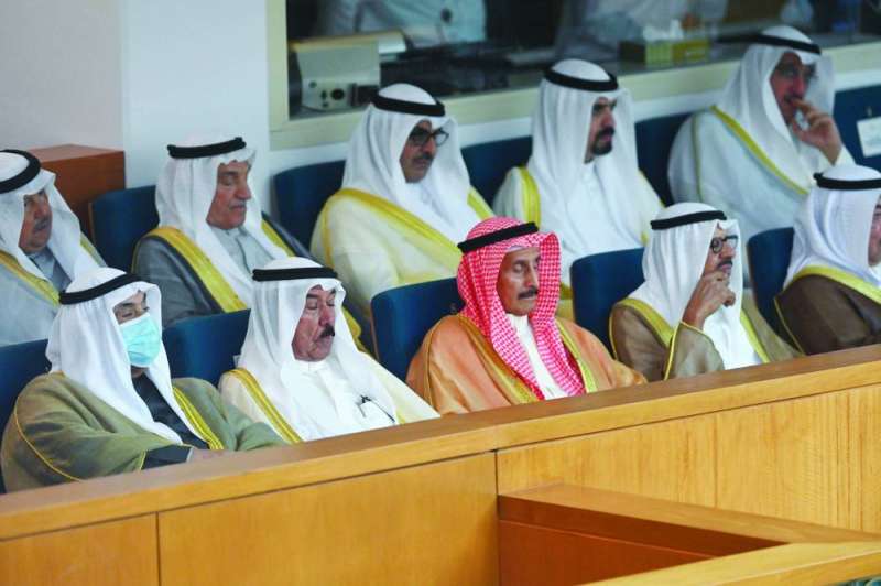 كبار الشخصيات يتقدمون الحضور (تصوير أسعد عبدالله) 