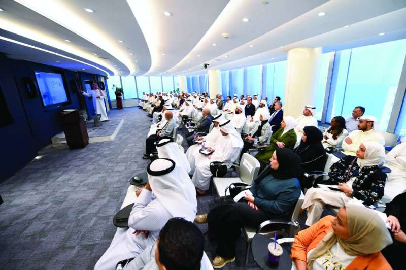 الكندري خلال إلقاء المحاضرة