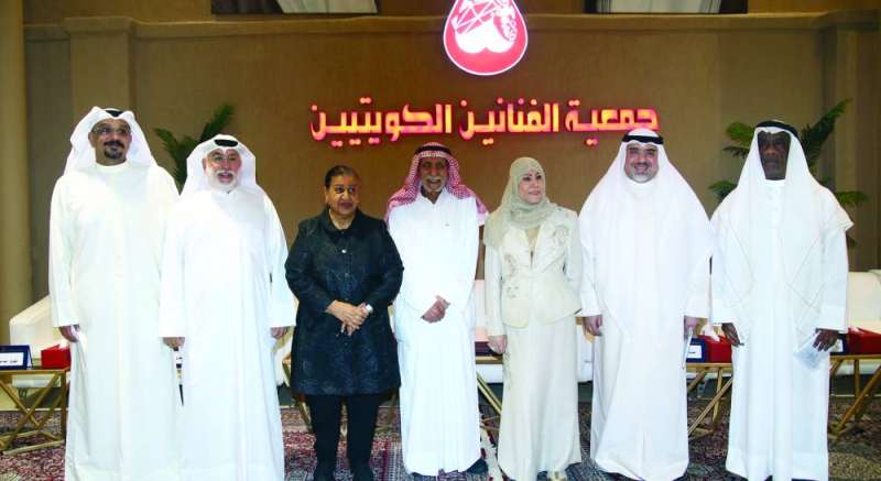 


المشاركون في الندوة		 (تصوير سعود سالم) 