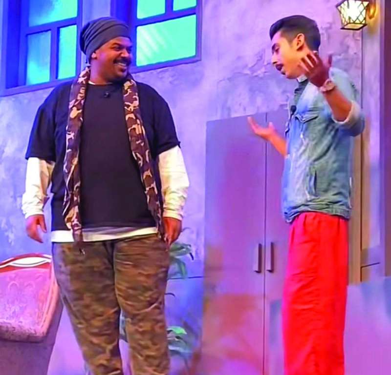 


عبدالله المسلم والحملي في أحد المشاهد 