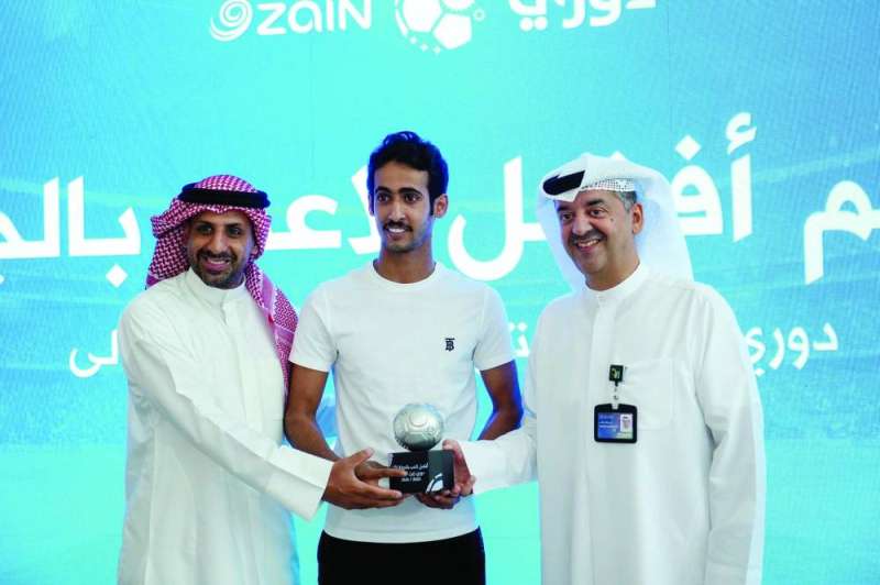 تكريم أحد الفائزين