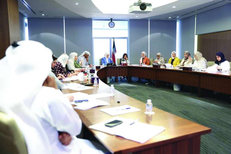 حصة المطوع خلال اجتماعها بالموجهين العموم 