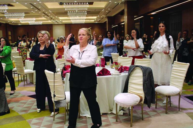 تفاعل الجمهور مع تقنيات إزالة المشاعر السلبية