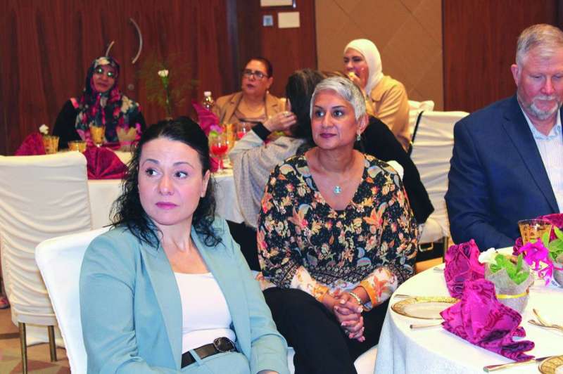 السفيرة الكندية بين الحضور