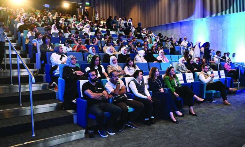 قياديو الجامعة في مقدم الحضور 