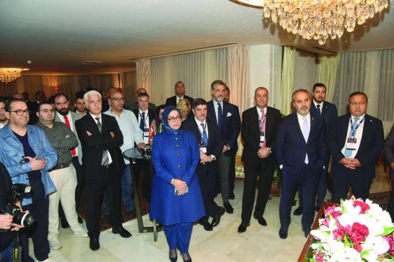 السفيرة التركية وعدد من الحضور يتابعون كلمة الوزير