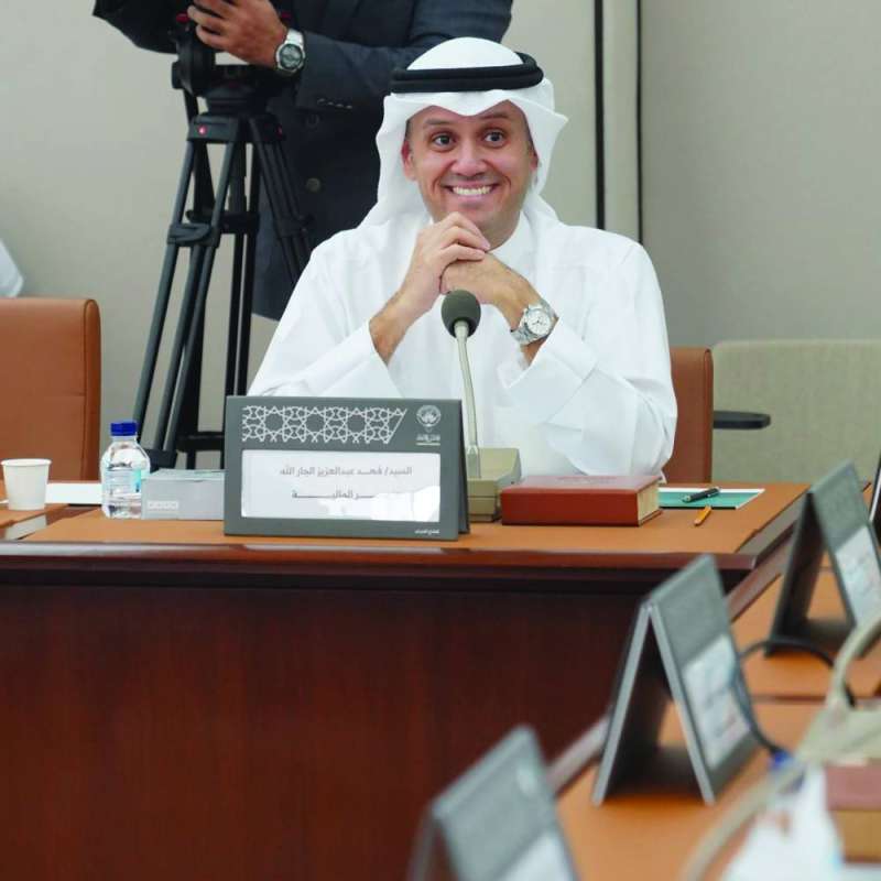 وزير المالية في الاجتماع