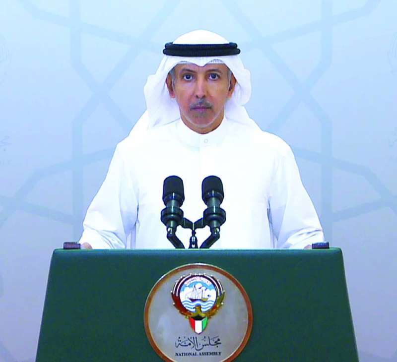 


المضف في مؤتمره الصحافي 