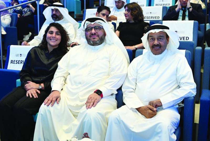 


هشام الغانم متوسطاً العقل وحيات 