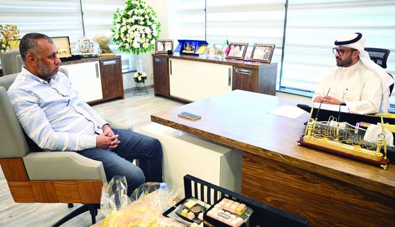 


المطيري متحدثاً للزميل عمر العلاس 	 (تصوير نايف العقلة) 