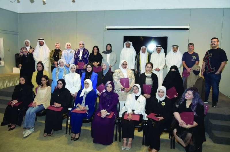 المشاركون في لقطة جماعية