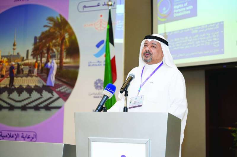 مهدي يلقي كلمته 