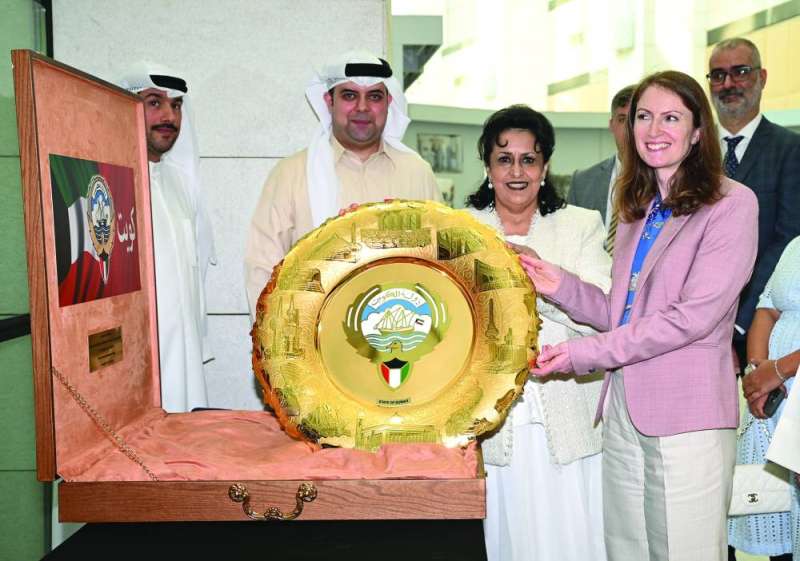 هناء البدر تُقدم هدية للملك تشارلز بمناسبة عيد ميلاده