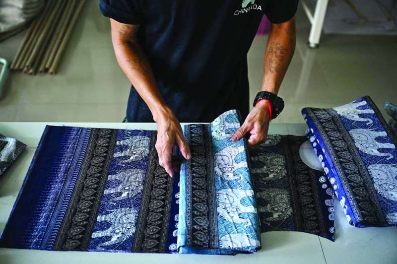 قماش السراويل يستورد من الصين