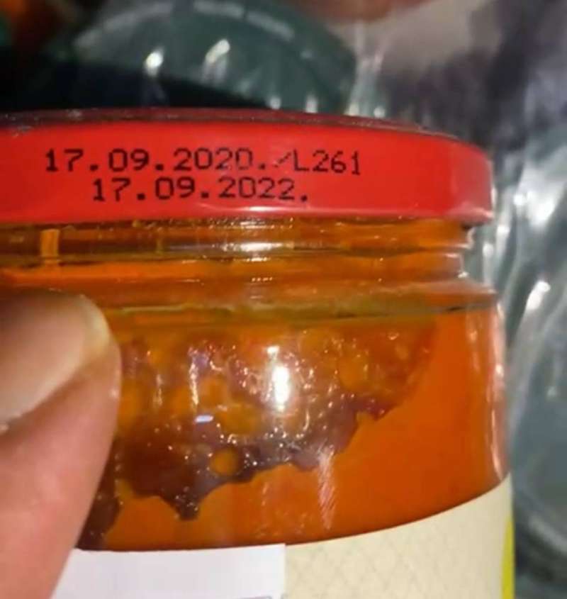 مواد غذائية منتهية الصلاحية