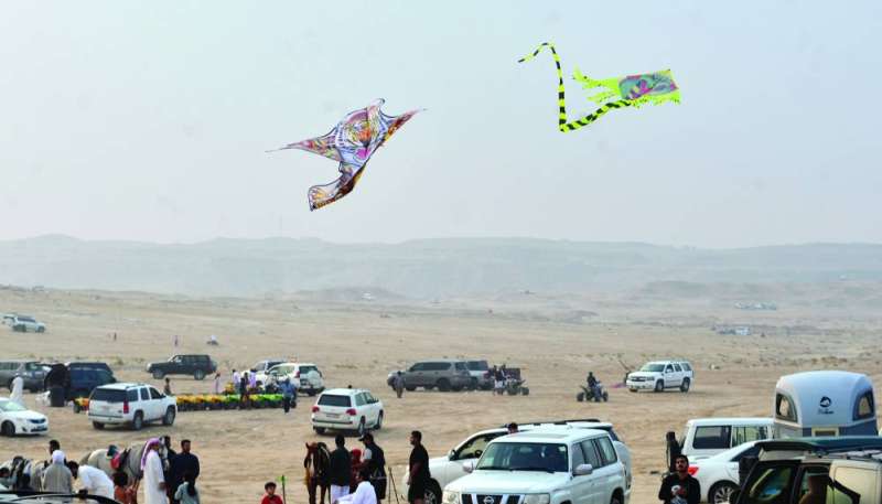 أجواء احتفالية في البر مع تغيّر الطقس وهطول المطر (تصوير سعود سالم)