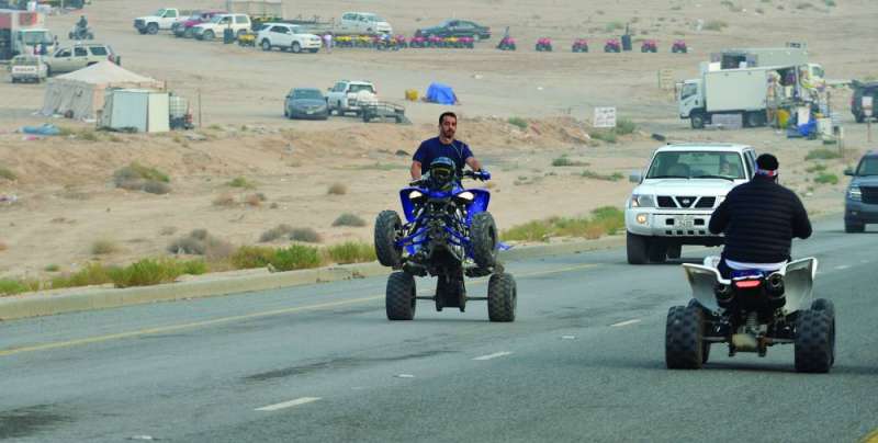 الاستمتاع بالبر لم يخلُ من حركات خطرة 