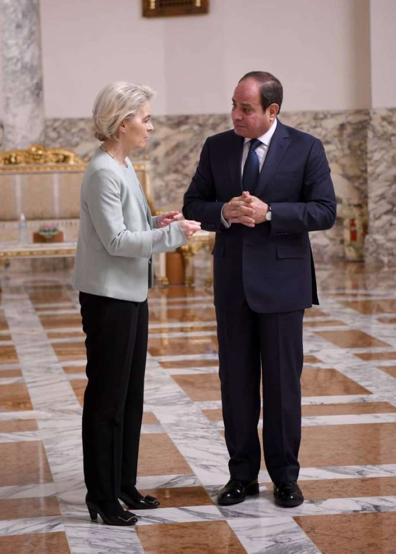 السيسي وفون ديرلايين خلال لقائهما في القاهرة