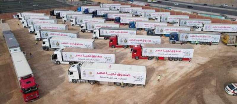 أكبر قافلة مساعدات إنسانية لغزة تنطلق من مصر
