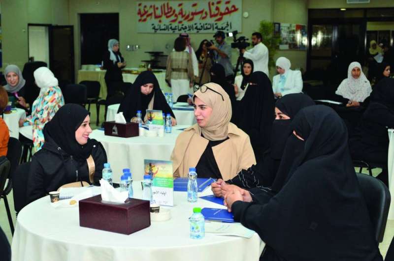 عدد من الأمهات خلال الملتقى