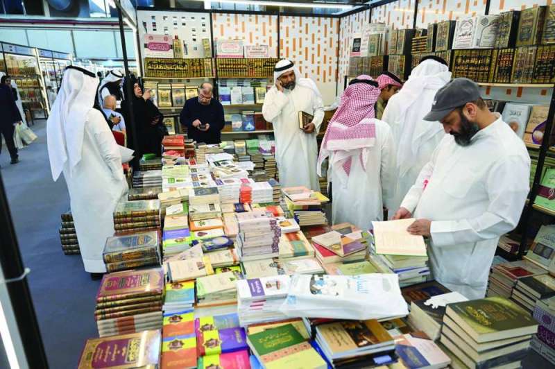 إقبال من الجمهور مع افتتاح المعرض 