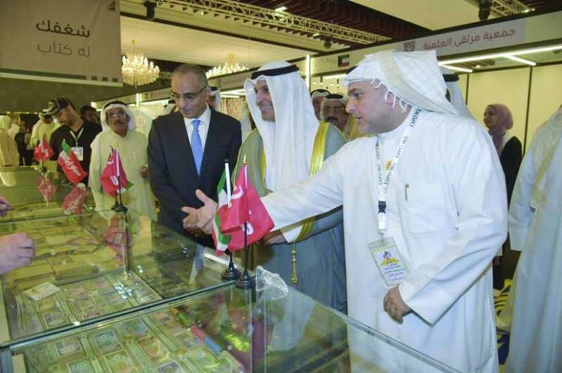 جانب من جولة الوزير المطيري في جناح «إكسبو 965»