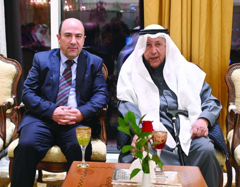 


المنصور مع رئيس لجنة التحكيم عباس عبدالحليم 