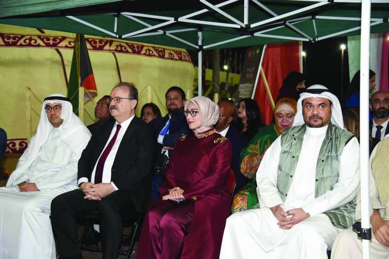 السفيرة التركية وسردار تشام وصادق معرفي وصباح الناصر 