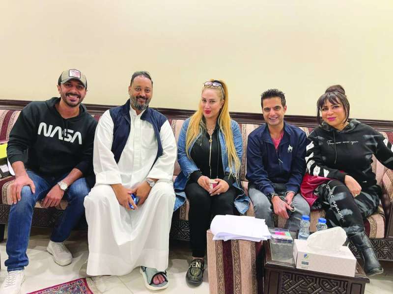 


الزميل حمود العنزي مع نجوم المسلسل 