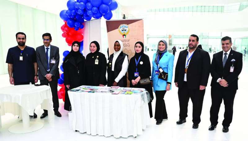 أطباء قسم الباطنية في المستشفى (تصوير نايف العقلة)