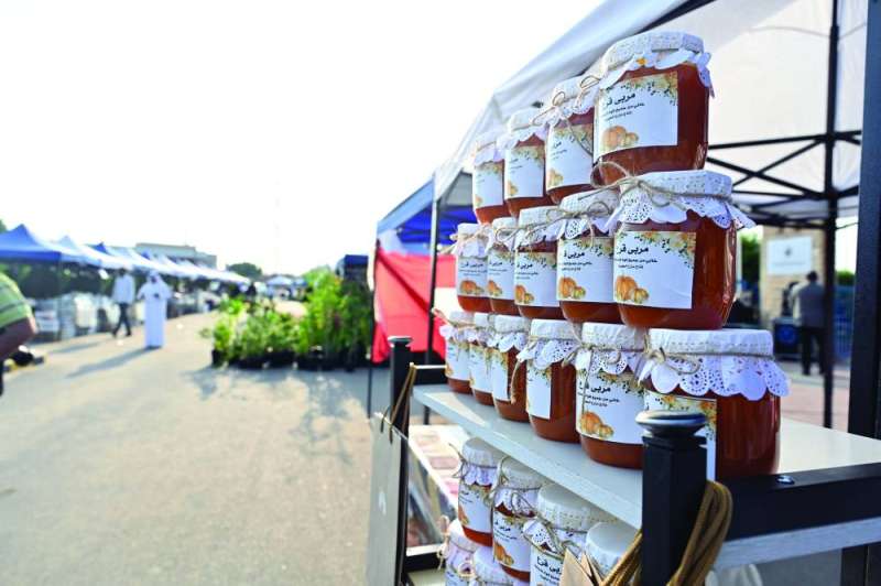 منتجات العسل المحلي في السوق 