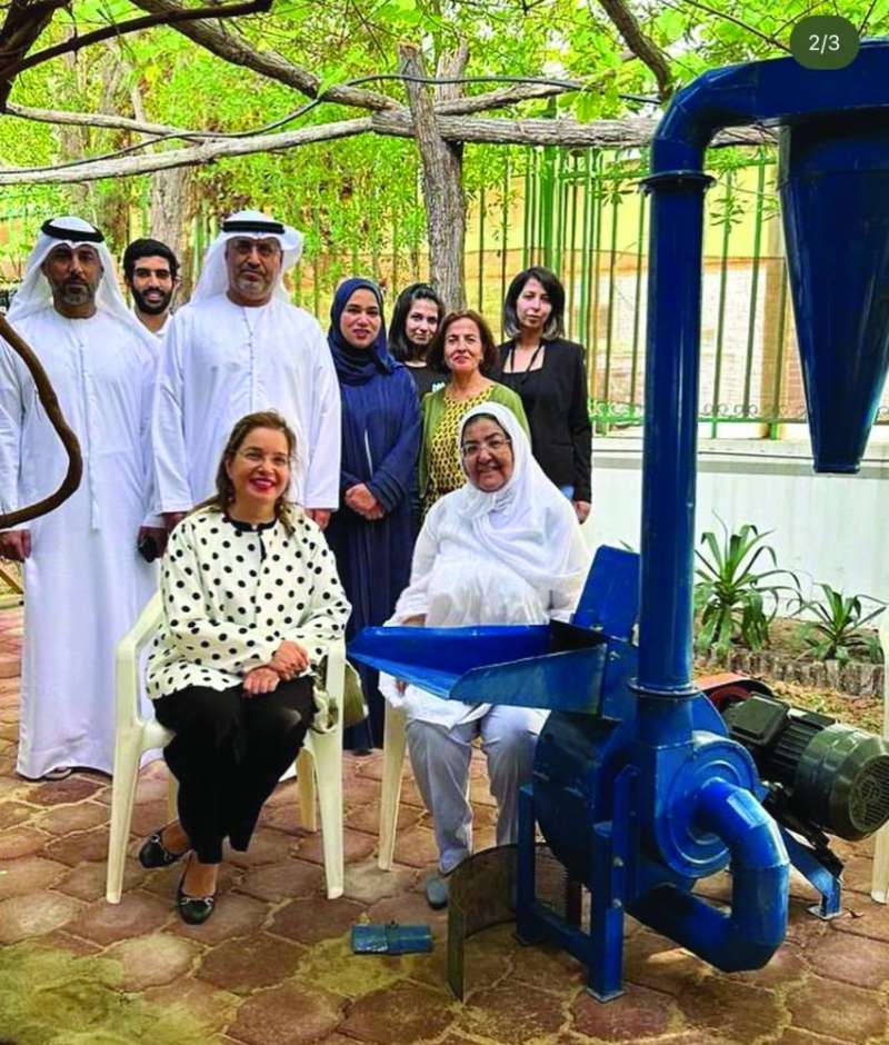 


السفير والقائمات على المحمية 