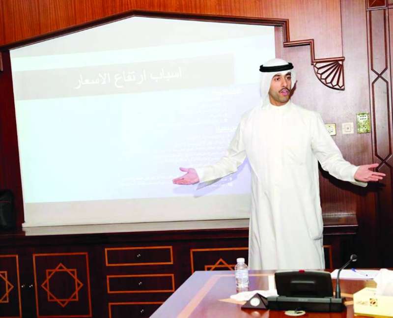 عبدالوهاب الفارس متحدثاً 