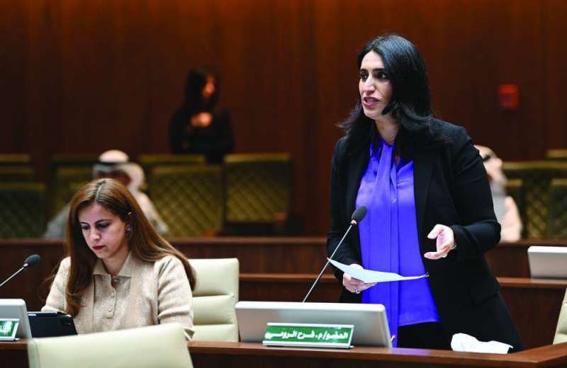 


فرح الرومي تتحدث وإلى جانبها منيرة الأمير 