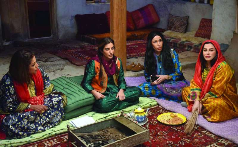 


بطلات العمل في لقطة جماعية 