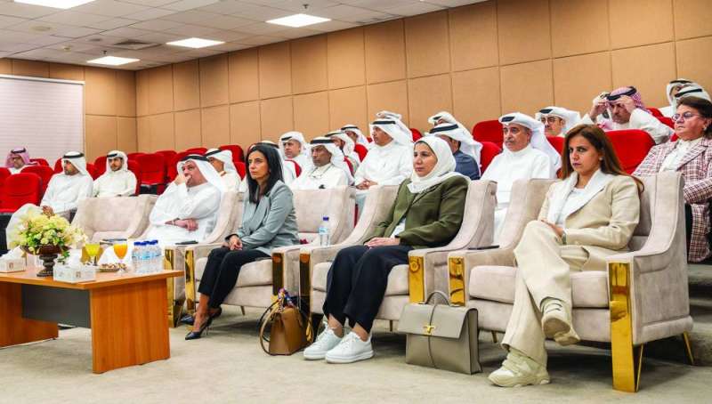 


أعضاء المجلس البلدي يتابعون المحاضرة 