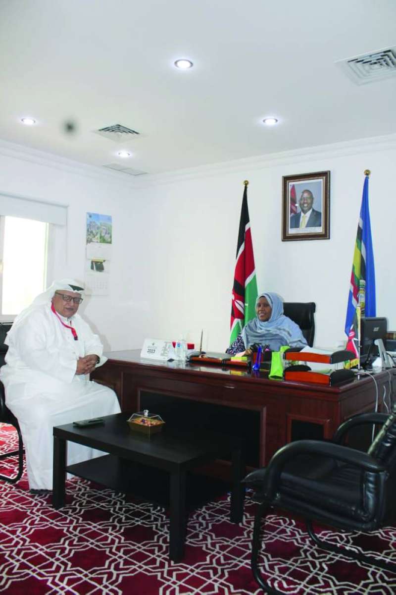 السفيرة حليمة محمود مع الزميل خالد الشرقاوي 