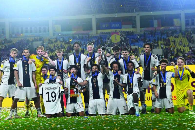 لاعبو منتخب ألمانيا تحت 17 عاماً متوّجون بلقب كأس العالم (أ ف ب)