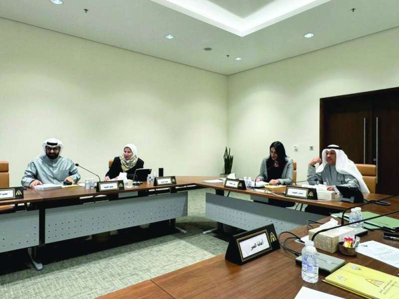 


جانب من اجتماع لجنة مبارك الكبير في المجلس البلدي 