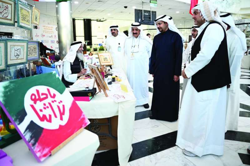 


العدواني متوسطاً مسؤولين في الهيئة 