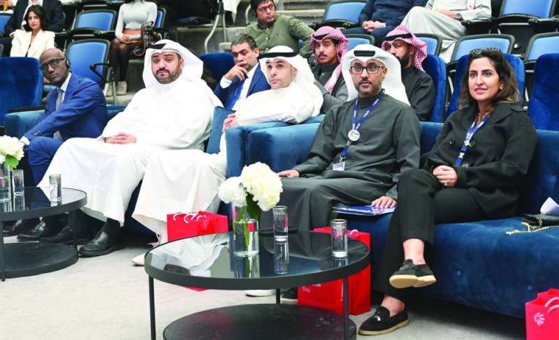 متابعة الندوة