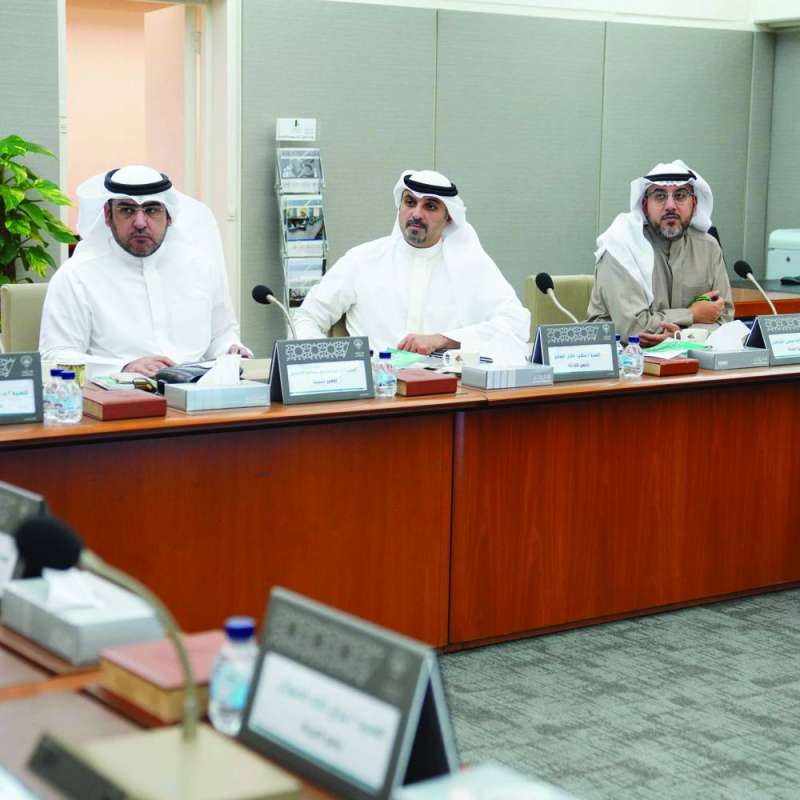 جانب من اجتماع لجنة الشؤون التشريعية والقانونية 