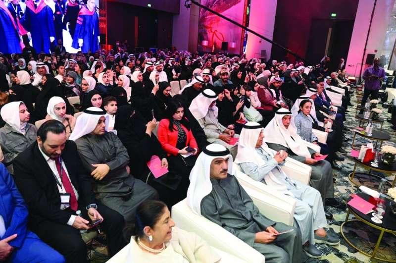 حشد من الحضور 