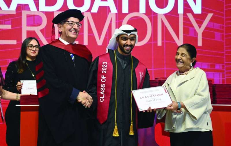 تكريم أحد الطلاب