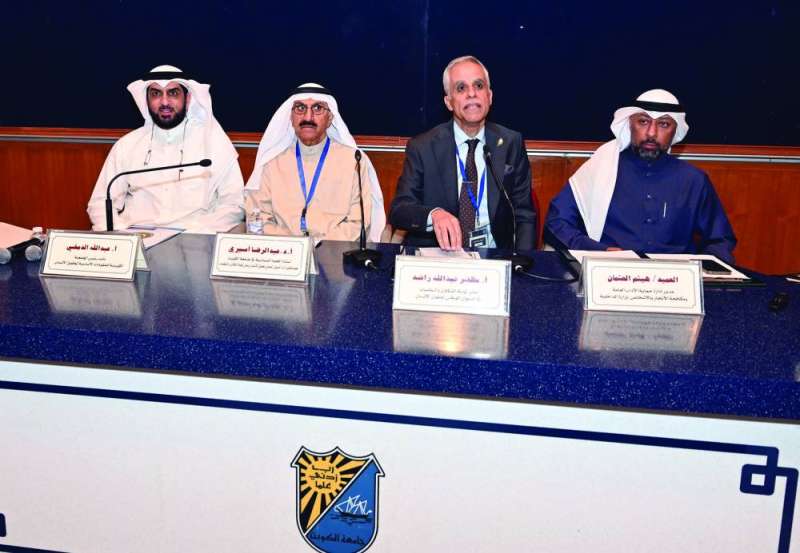 من اليمين العميد هيثم العثمان ومظفر عبدالله وعبدالرضا أسيري وعبدالله الدمخي