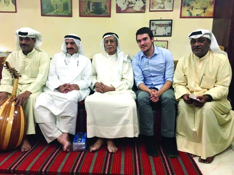 


لافين إلى جانب الفنانين راشد الحملي وصالح الجريد 