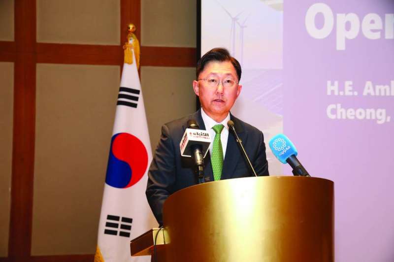 السفير الكوري مُتحدّثاً في المُنتدى