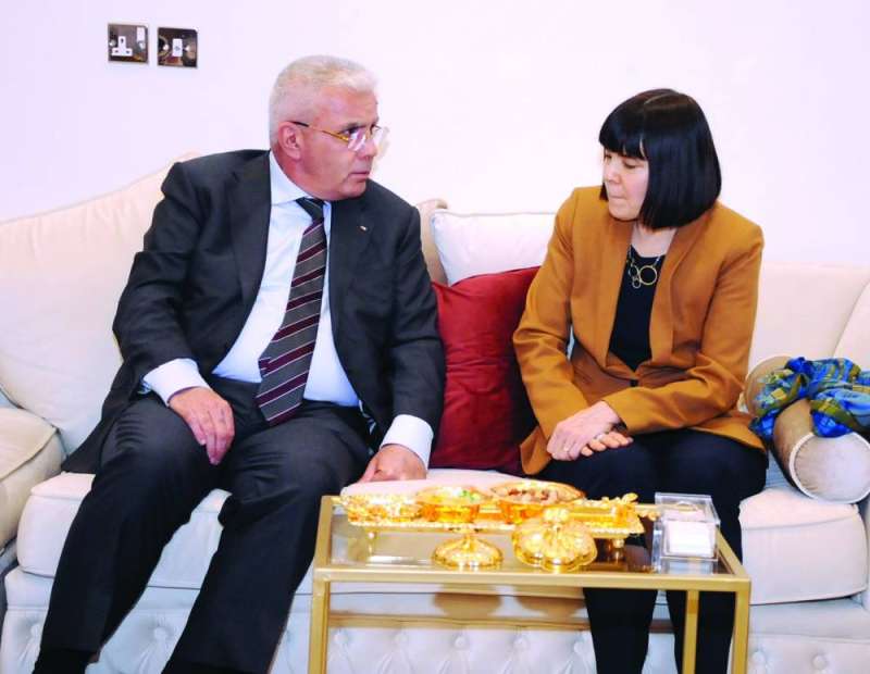 السفيران الفلسطيني والأميركية في السبلة العمانية