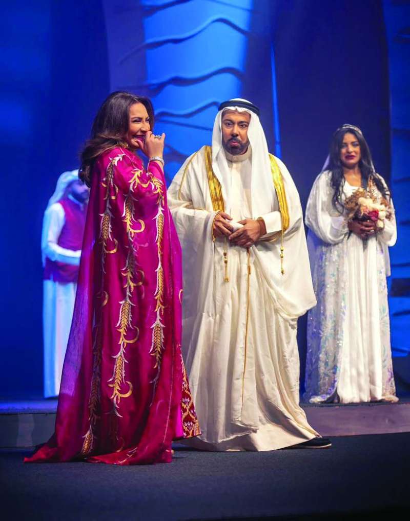 


عبدالعزيز المسلم وهدى حسين في مسرحية «السحر الأسود» 