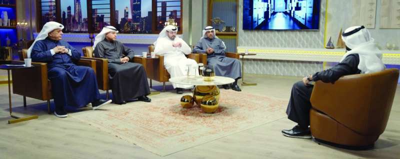 


الزميل عبدالله بوفتين خلال استضافته الحليلة والصقعبي والعوضي والماجد 